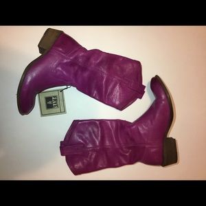 Gorgeous Rare Frye Raspberry Cowboy Boots